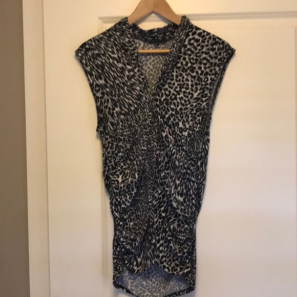 Twist Front Sleeveless Blouse - Picture 2 of 3